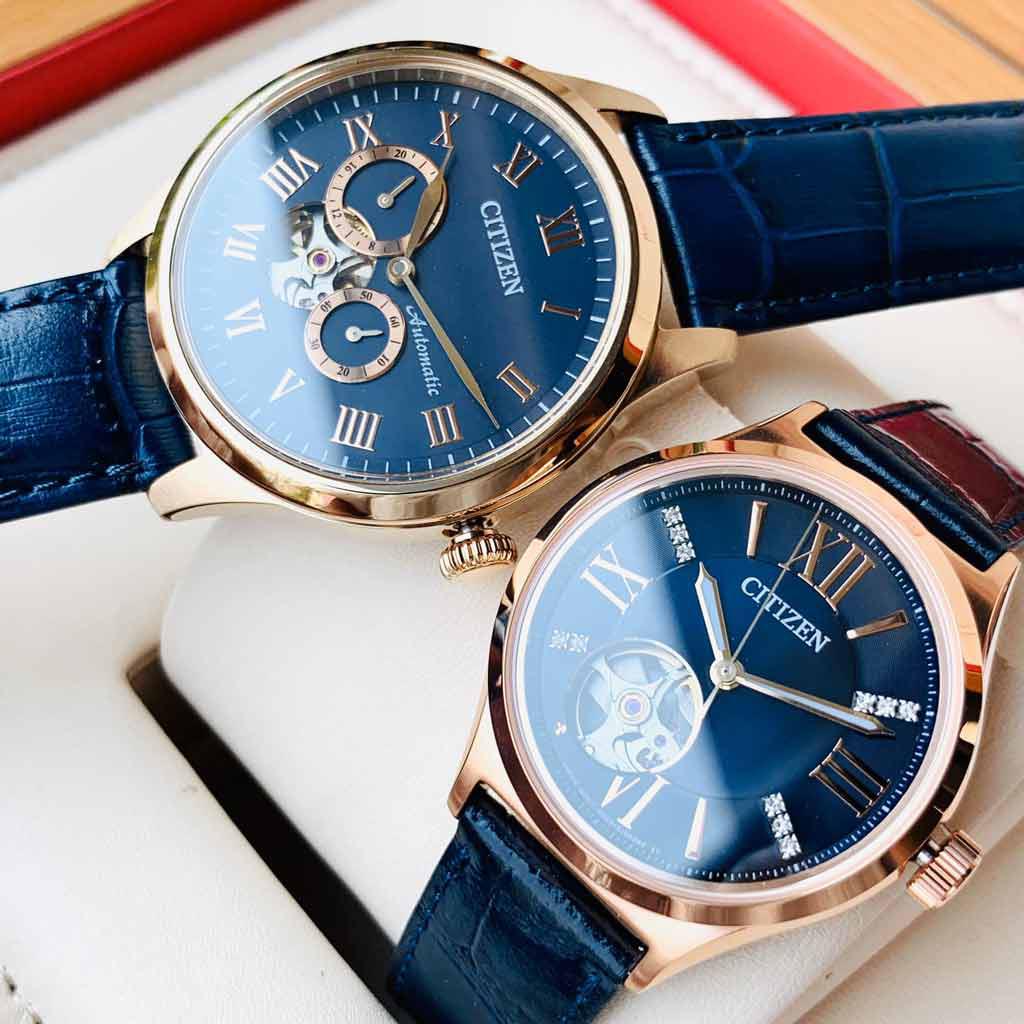 Đồng Hồ Đôi Nam Nữ Citizen PC1003-15L và NP1023-17L