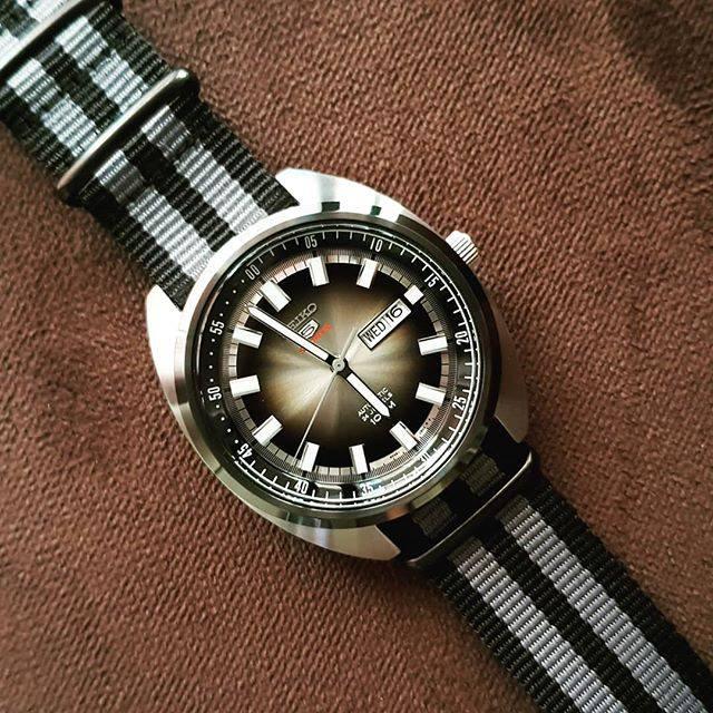 Đồng Hồ Nam Seiko  5 Sports SRPB23K1