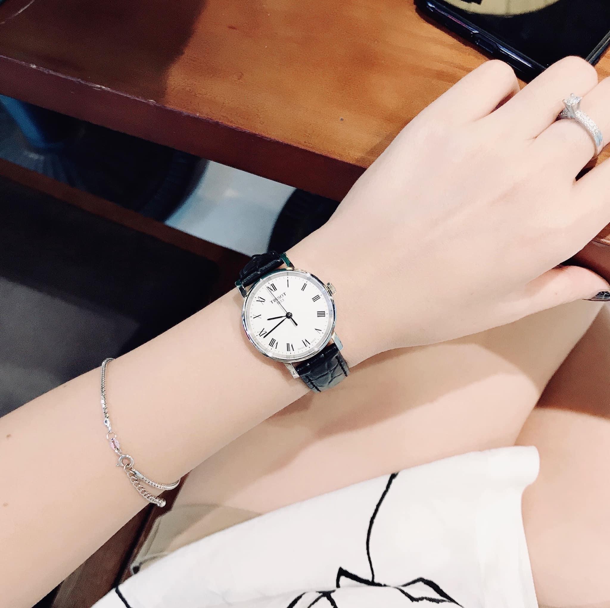 Đồng Hồ Nữ Tissot T109.210.16.033.00