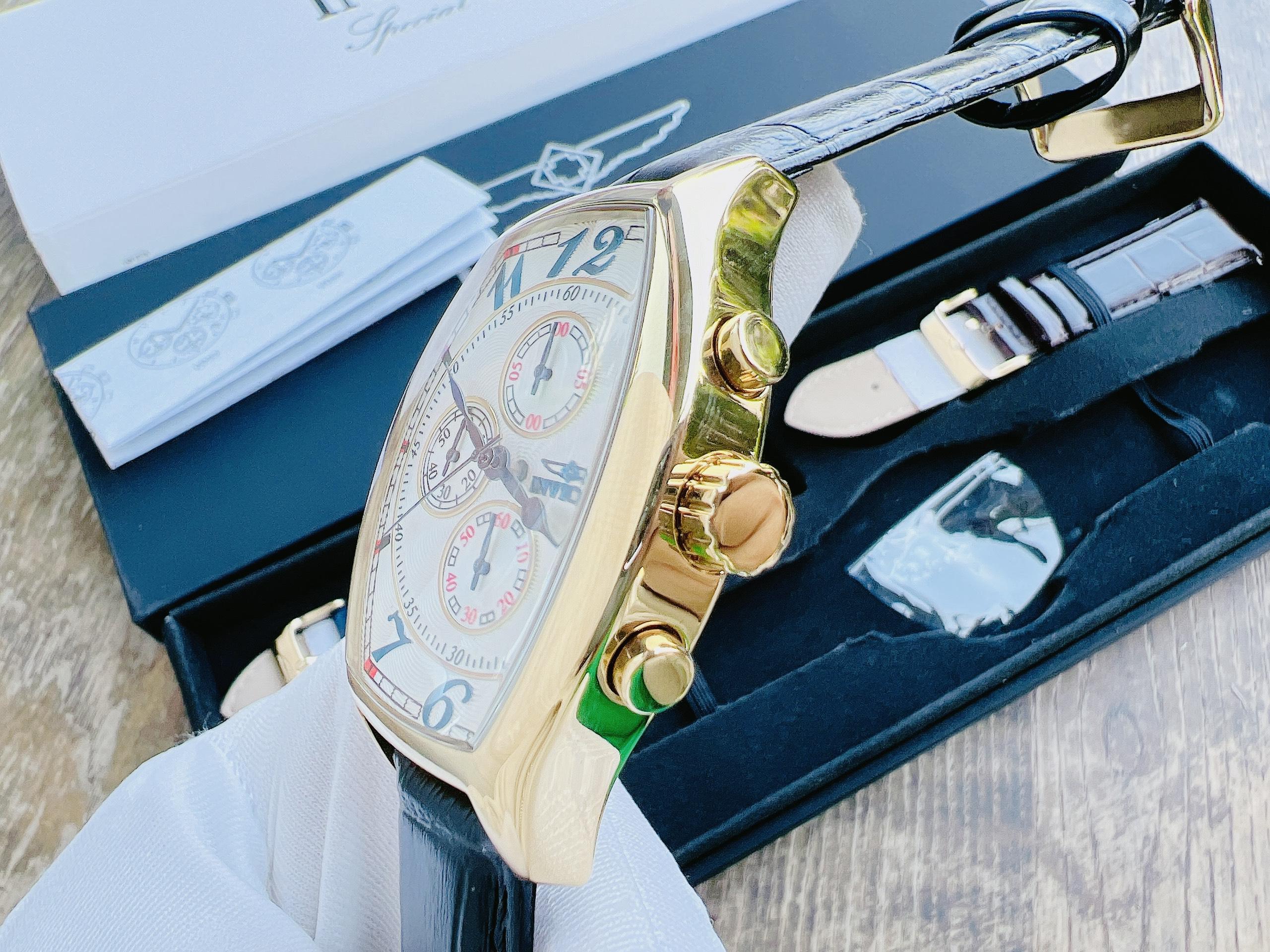 Đồng Hồ Nam INVICTA 14330  Limited Edition Pin Chronograph Dây Da